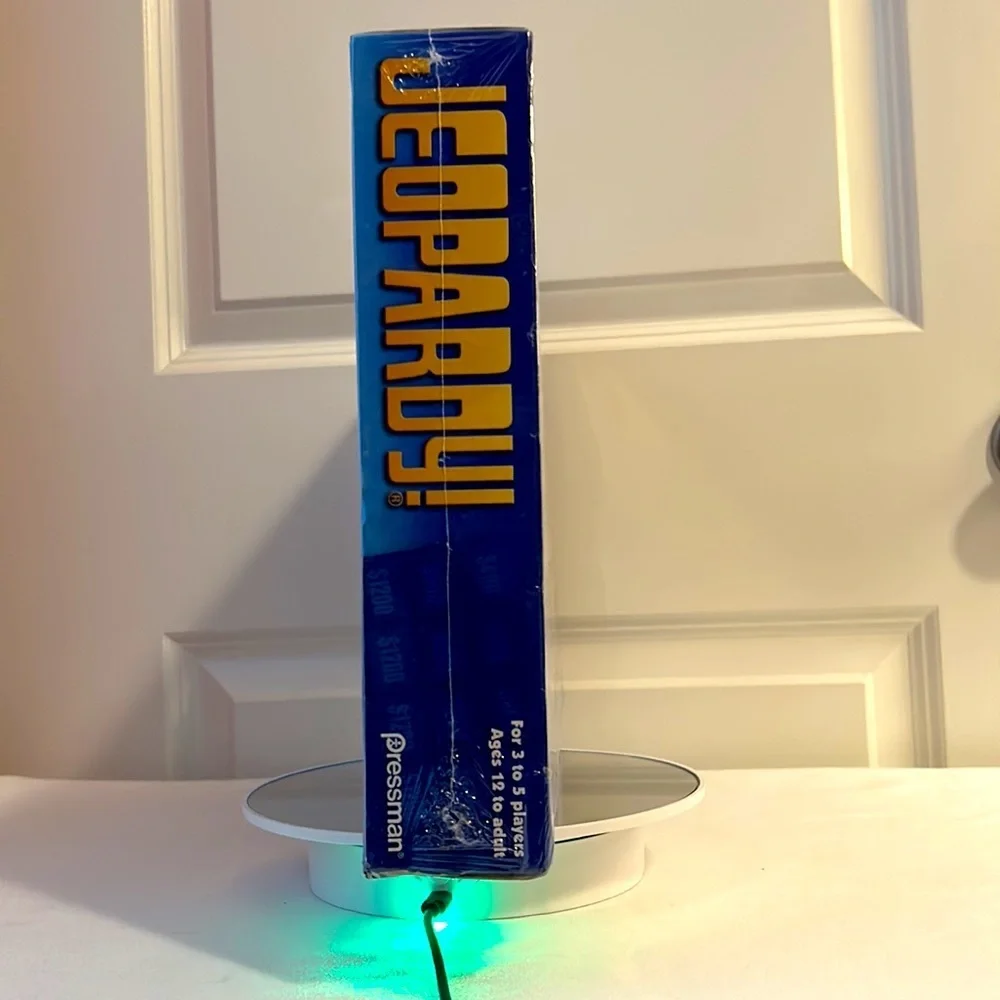 2003 NIB Jeopardy! America’s favorite quiz show! Board Game ages 12+